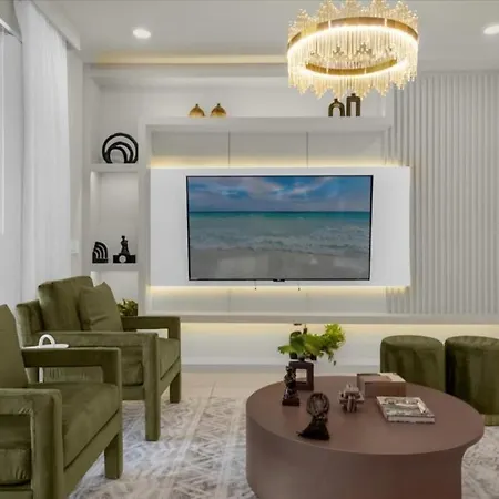5 Bedrooms- 5 Bathrooms- Windsor Island 270 Jw